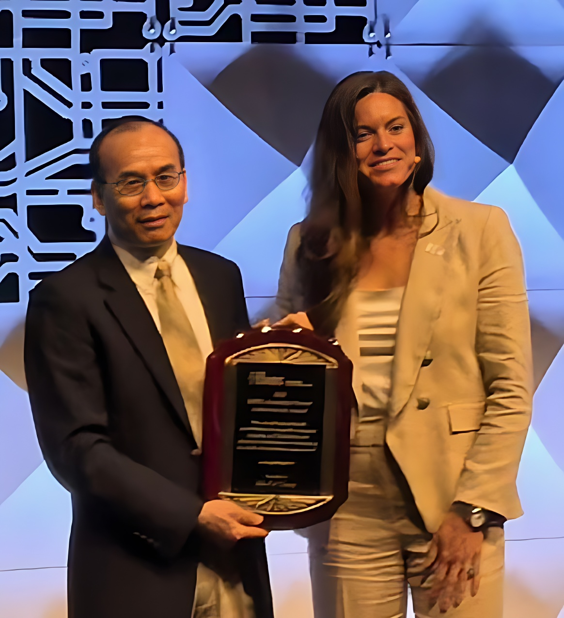 Professor Liang accepts his award next to EMBS President Erika Ross Ellison.