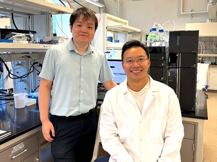<em>Cancer Center at Illinois member Hua Wang (left) with Ph.D. student and first author Jiadiao (David) Zhou</em>