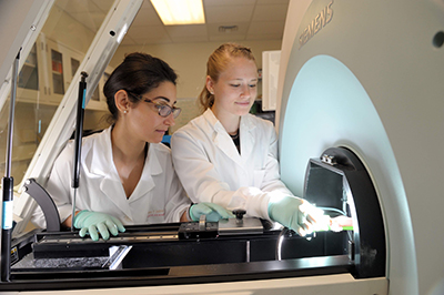 Jamila Hedhli, graduate mentor, works with Hannah Bouvin in the Prof. Dobrucki&rsquo;s lab.