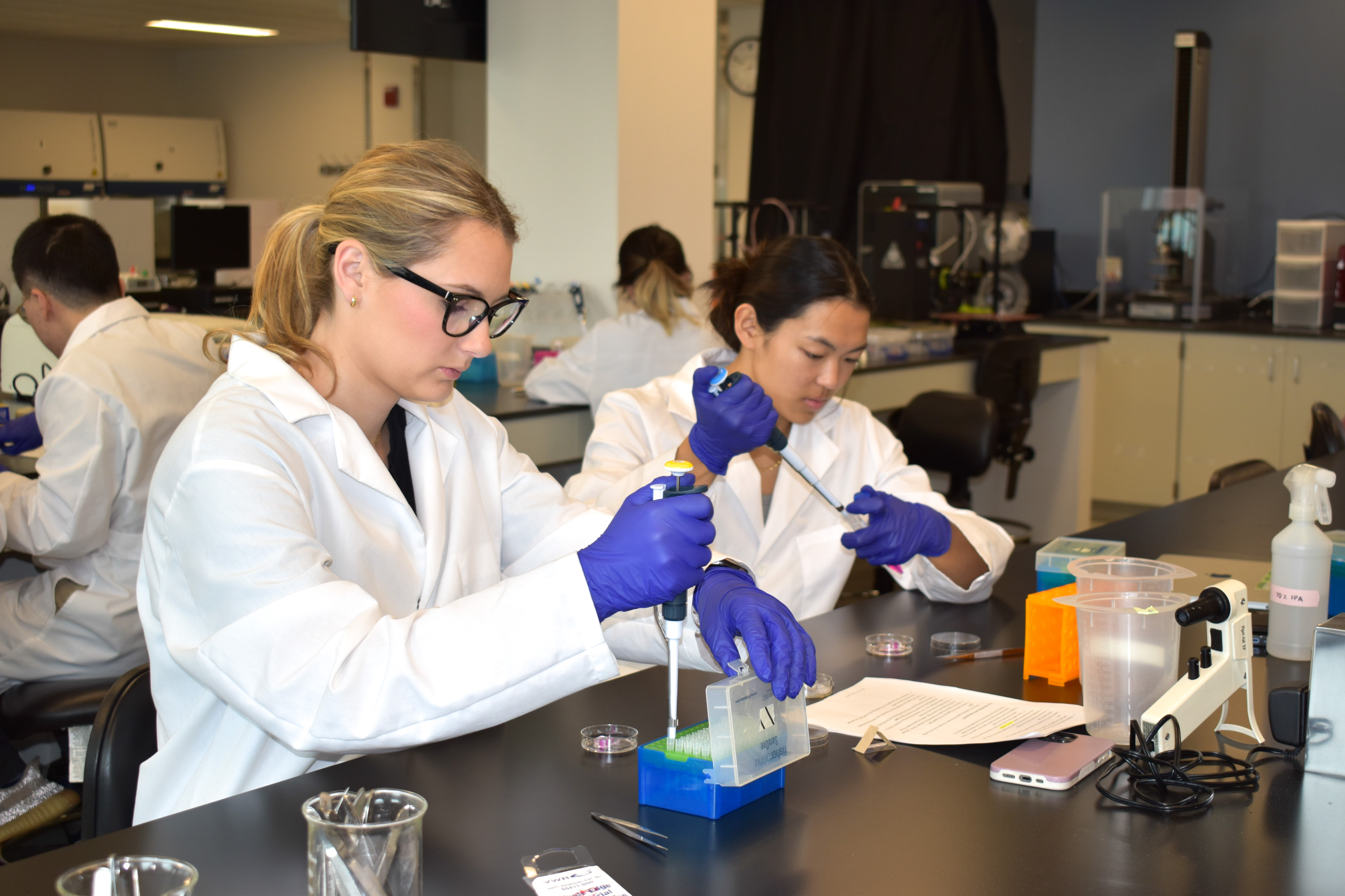 Left to right: Allison Paxhia and Mia Takekawa at work in Prof&amp;amp;amp;nbsp;Cvetokovic's BIOE 306 class.