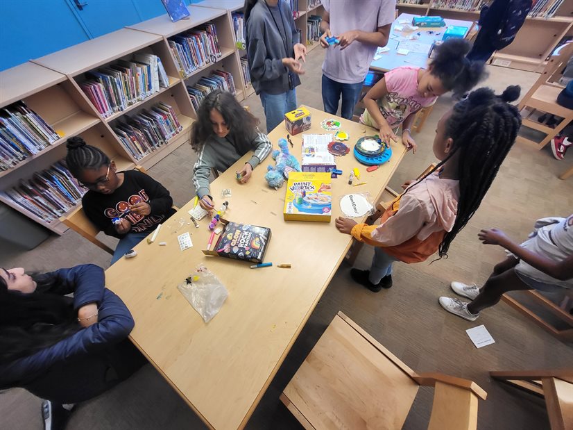 UIUC students discussing toys with BTW elementary school students