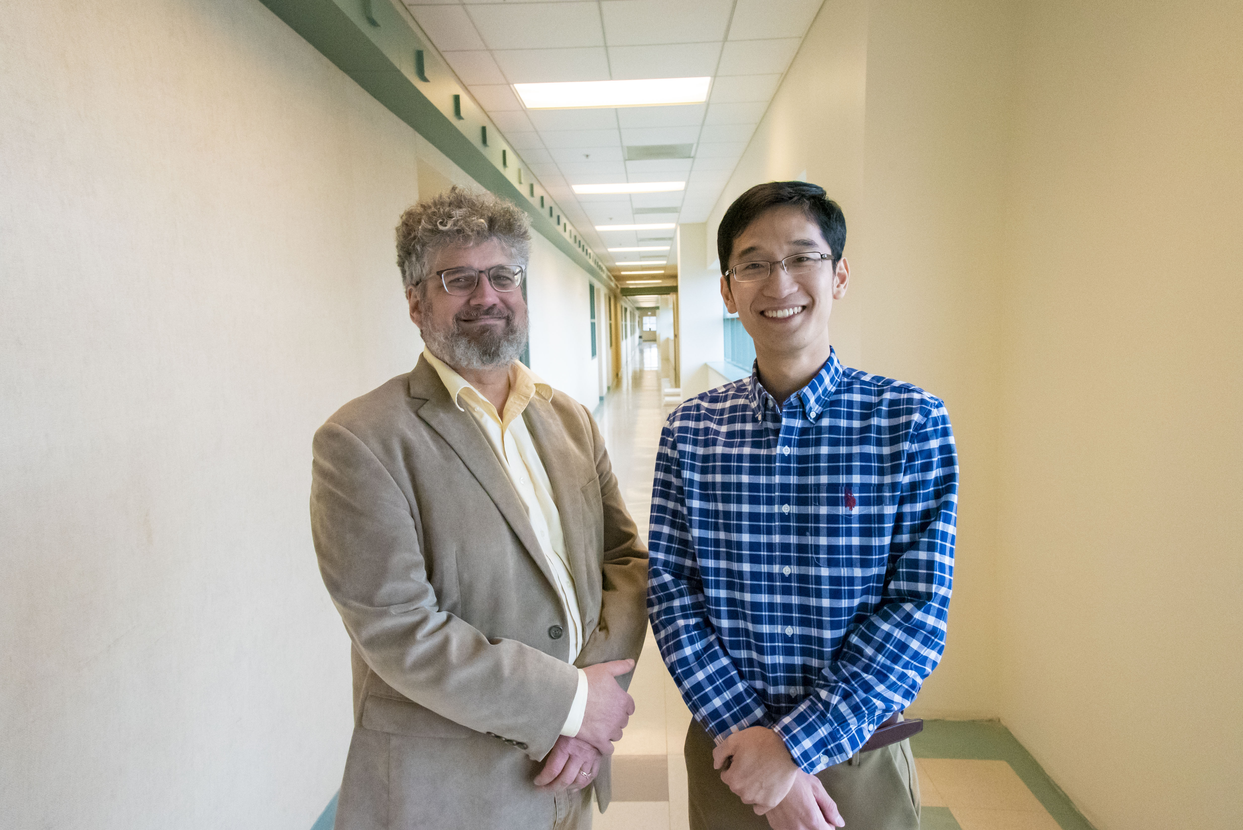 Jonathan Sweedler (left) and Fan Lam.&nbsp;