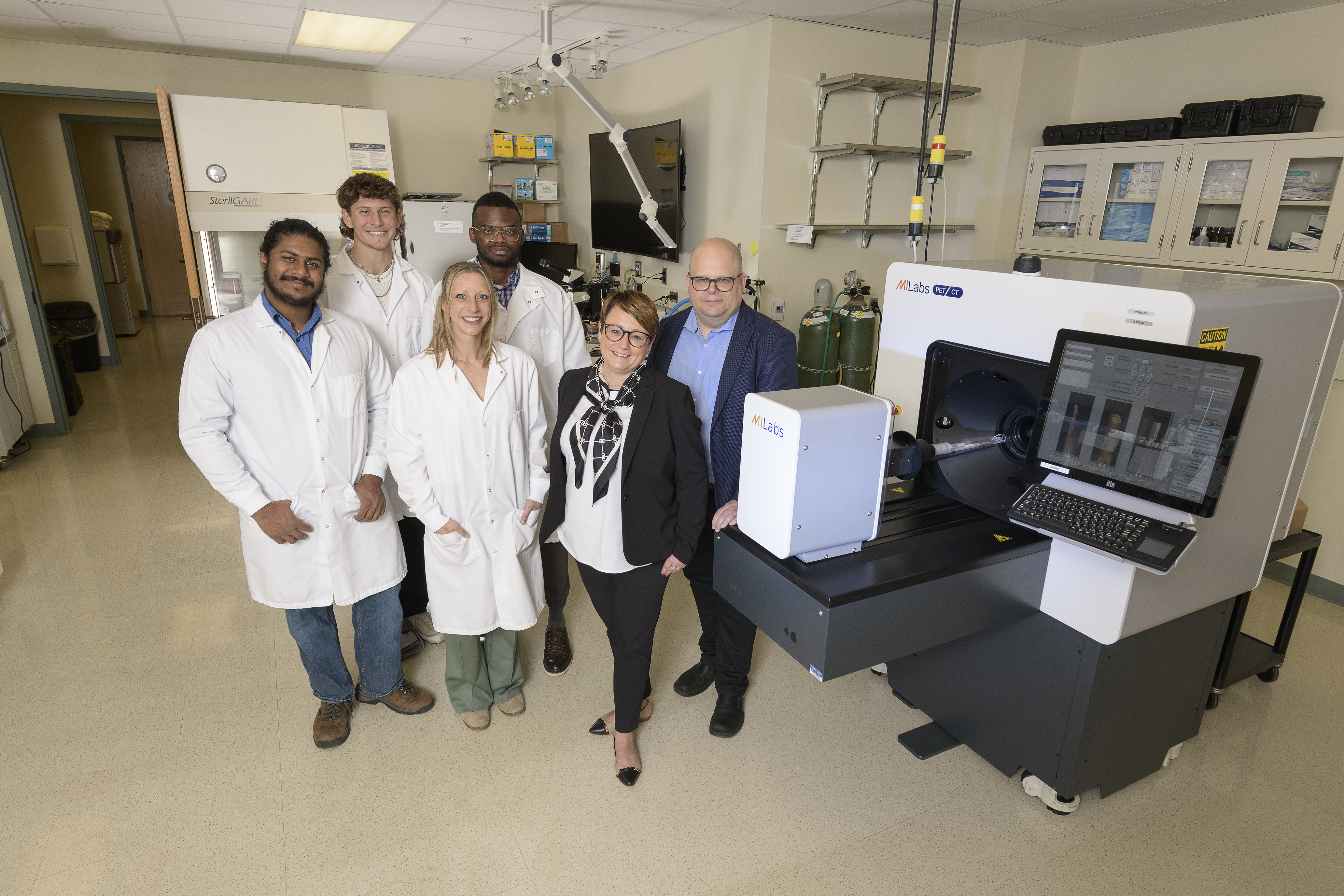 Members of the Experimental Molecular Imaging Laboratory. From left to right: Michael Nelappana, Nicolas Dovalovsky, Dr. Catherine Applegate, Goodluck Okoro, Dr. Iwona Dobrucka and Dr. Wawrzyniec Dobrucki